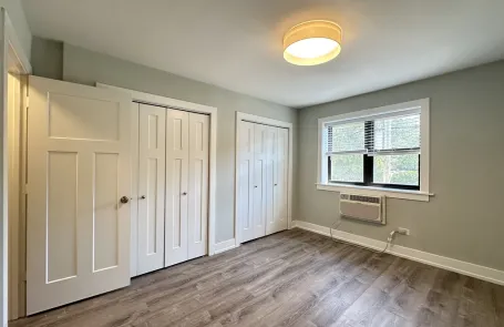 1 Bedroom Lakeview Apartment