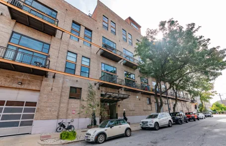 2 Bedroom Bronzeville Apartment