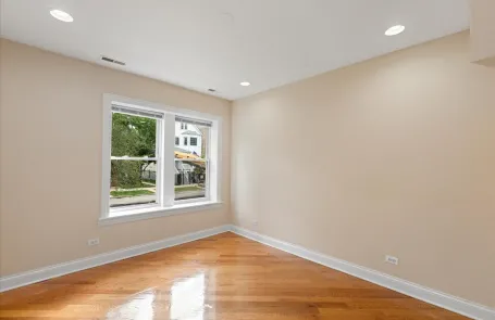 2 Bedroom Irving Park Apartment