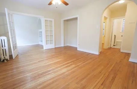 1 Bedroom Lakeview Apartment