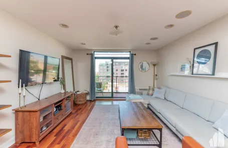 2 Bedroom Lakeview Apartment