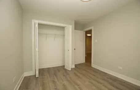 2 Bedroom Lakeview Apartment