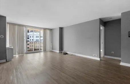 1 Bedroom Edgewater Apartment