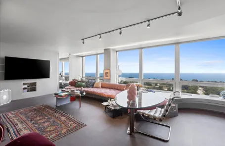 2 Bedroom Lincoln Park Apartment