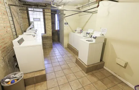 1 Bedroom Lakeview Apartment