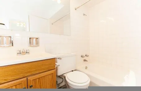 1 Bedroom Lakeview Apartment