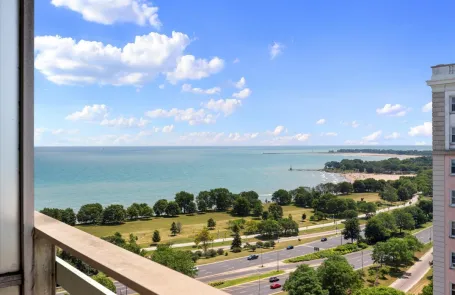 1 Bedroom Edgewater Apartment