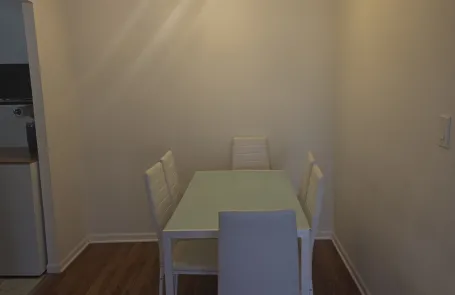 1 Bedroom Lakeview Apartment