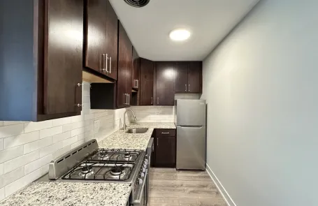 1 Bedroom Lakeview Apartment