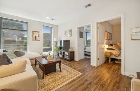 3 Bedroom Lakeview Apartment
