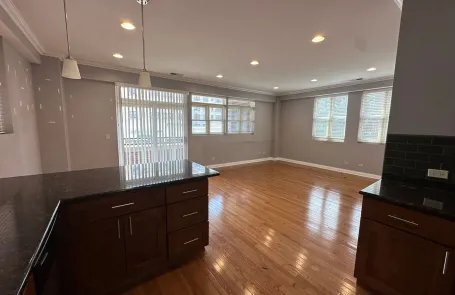 2 Bedroom Rogers Park Apartment