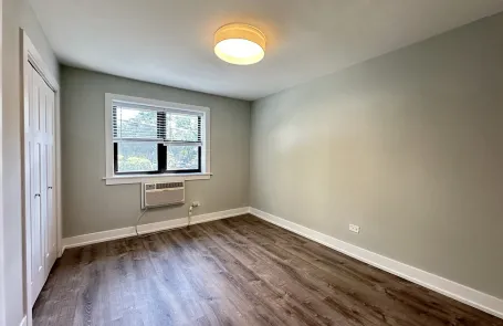 1 Bedroom Lakeview Apartment
