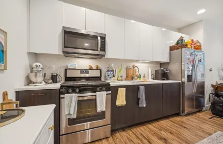 3 Bedroom Lakeview Apartment