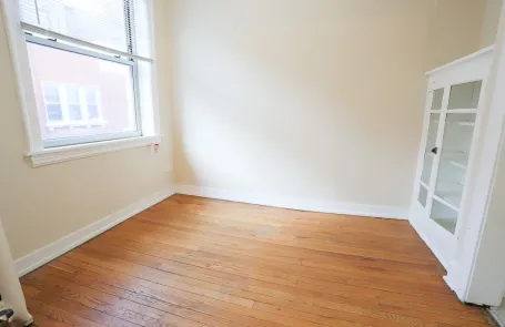1 Bedroom Lakeview Apartment
