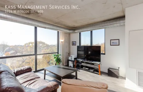 2 Bedroom Lakeview Apartment