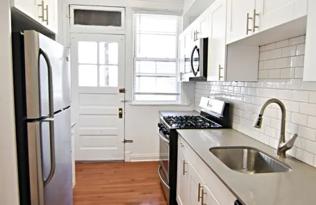 3 Bedroom Lakeview Apartment