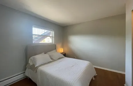 1 Bedroom Sheridan Park Apartment