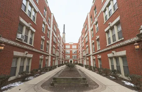 1 Bedroom Lakeview Apartment