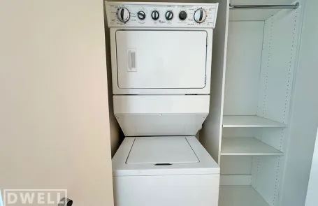 2 Bedroom Lincoln Park Apartment