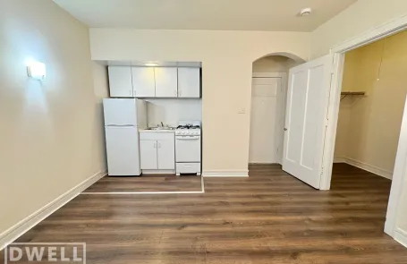 Studio Rogers Park Apartment