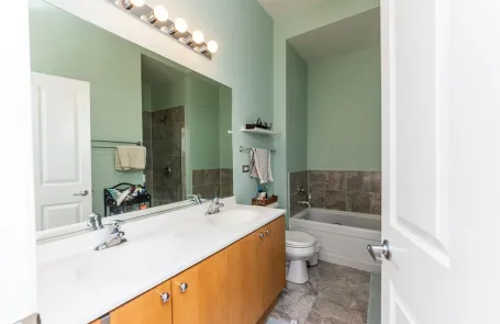 2 Bedroom South Loop Apartment
