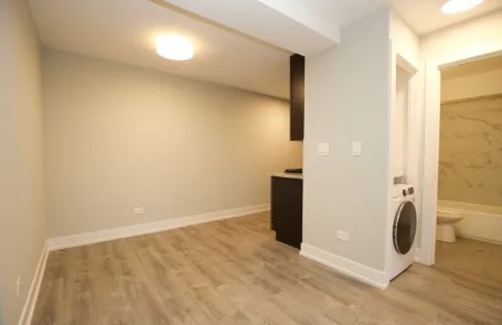 2 Bedroom Lakeview Apartment
