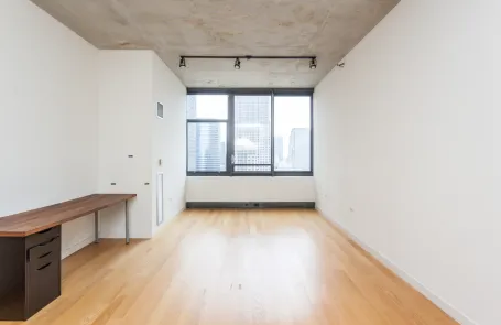 1 Bedroom Chicago Loop Apartment
