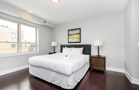 2 Bedroom West Loop Apartment