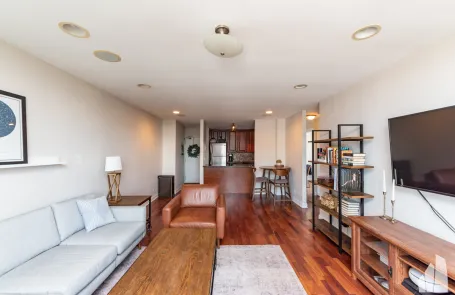2 Bedroom Lakeview Apartment