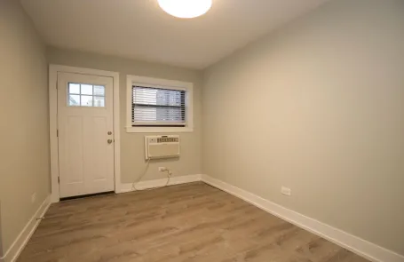 2 Bedroom Lakeview Apartment