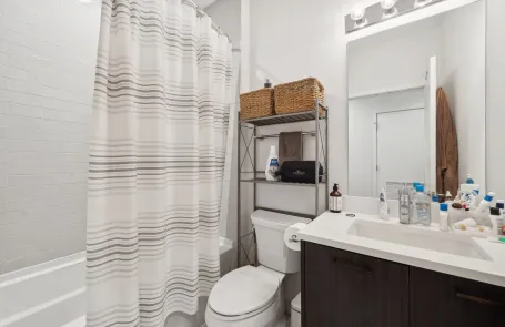 3 Bedroom Lakeview Apartment