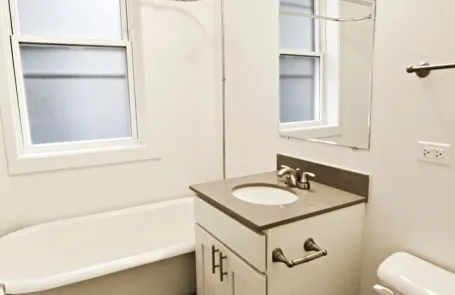 3 Bedroom Lakeview Apartment