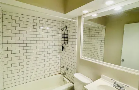 1 Bedroom Lakeview Apartment