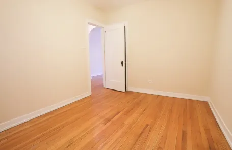 1 Bedroom Lakeview Apartment