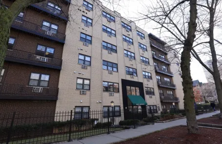 2 Bedroom Lakeview Apartment