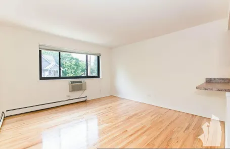 1 Bedroom Lakeview Apartment