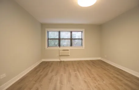 2 Bedroom Lakeview Apartment