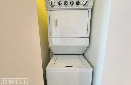 2 Bedroom Lincoln Park Apartment