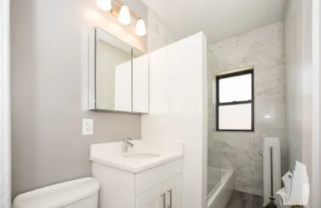 3 Bedroom Lakeview Apartment