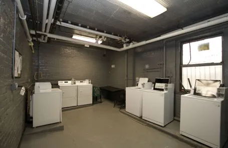 Studio Sheridan Park Apartment