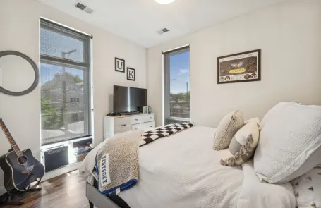 3 Bedroom Lakeview Apartment