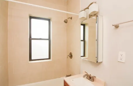 Studio Ravenswood Apartment