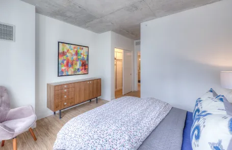 2 Bedroom West Loop Apartment