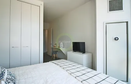 2 Bedroom West Loop Apartment