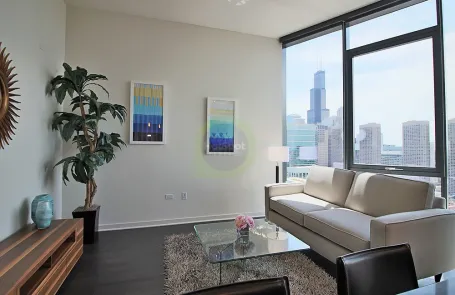3 Bedroom West Loop Apartment