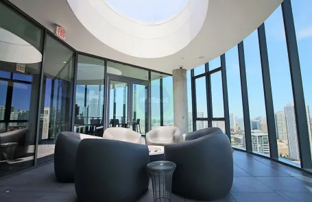 1 Bedroom West Loop Apartment