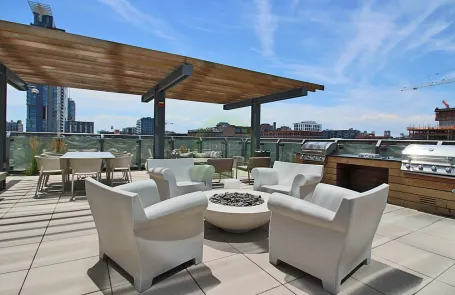 1 Bedroom West Loop Apartment