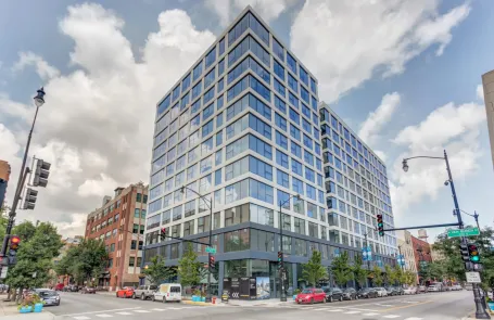1 Bedroom West Loop Apartment