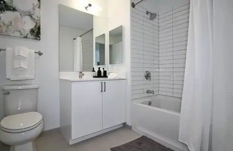 2 Bedroom West Loop Apartment