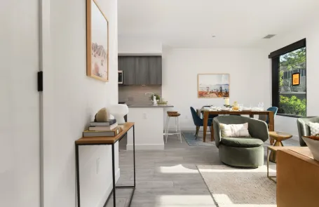 3 Bedroom West Loop Apartment
